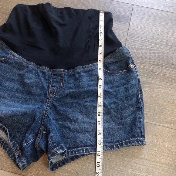 Isabel Maternity By Ingrid & Isabel Over The Belly MIDI Jean Shorts Size Medium - Picture 6 of 13